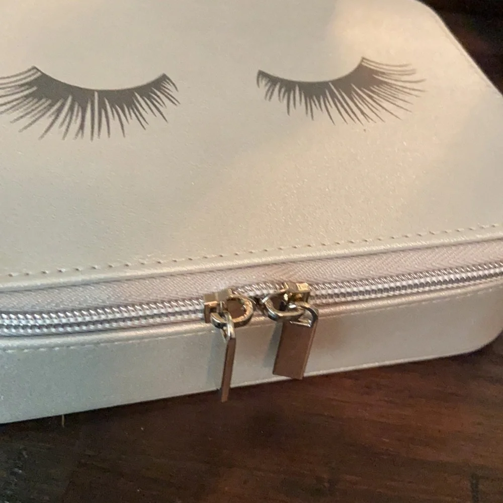 Cute Neiman Marcus travel case!